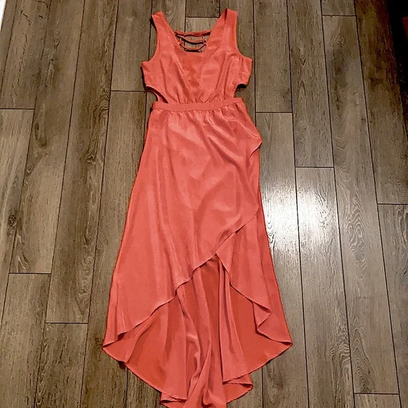 Woman’s Dress - Picture 10 of 15